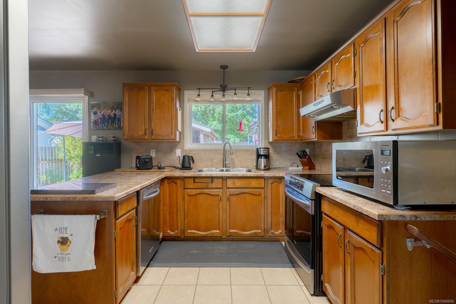 1855 Sandra Pl — listing photo 7 of 43