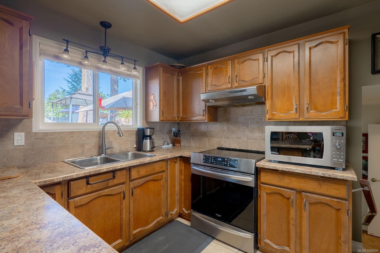 1855 Sandra Pl — listing photo 8 of 43