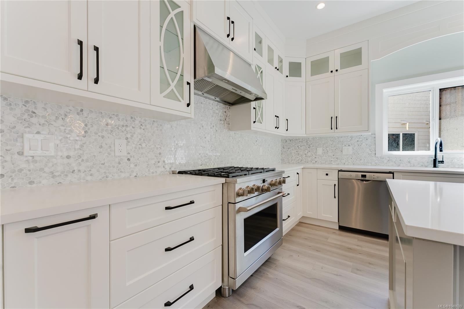 7036 Clarkson Pl — listing photo 8 of 72