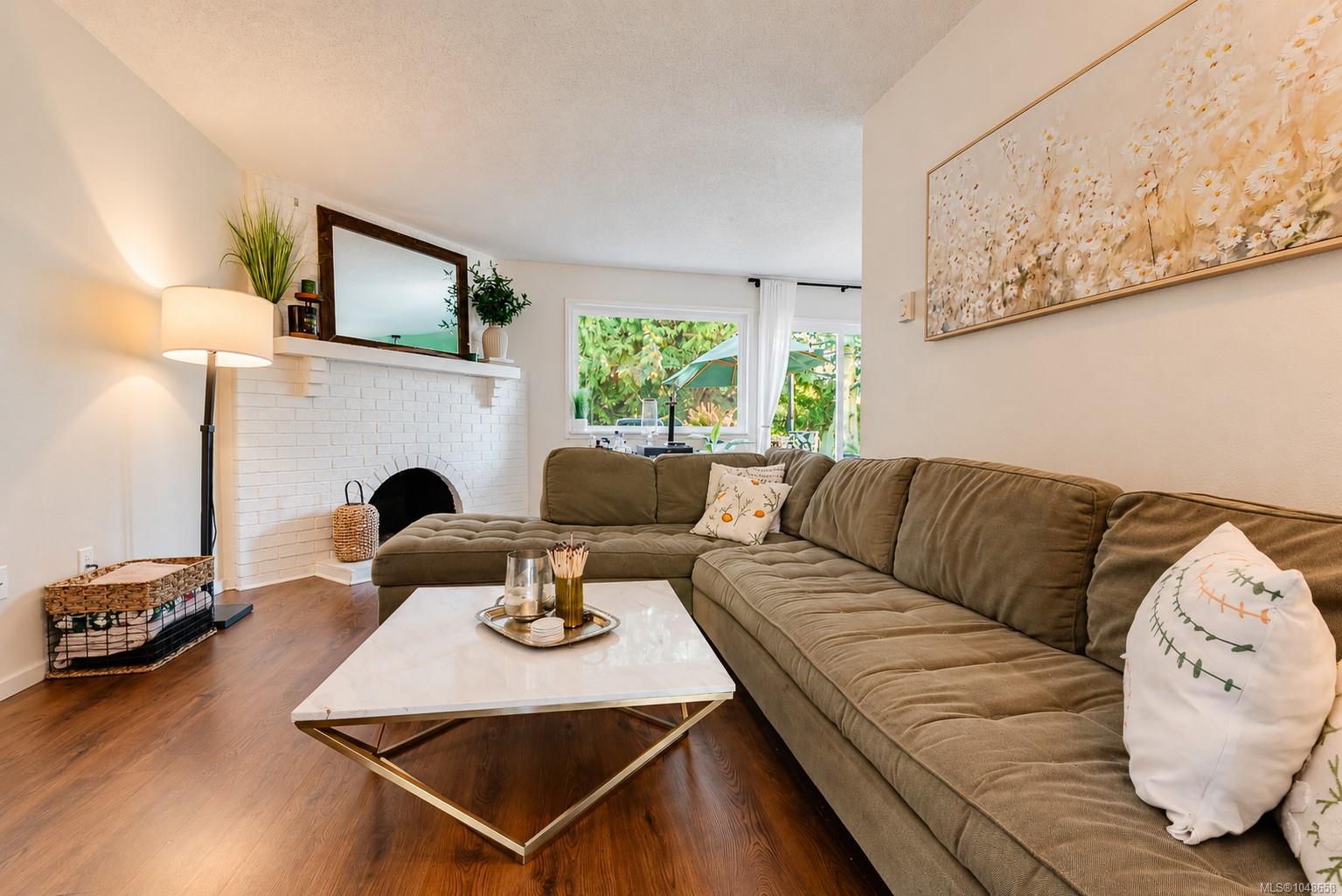3035 Metchosin Rd — listing photo 4 of 40
