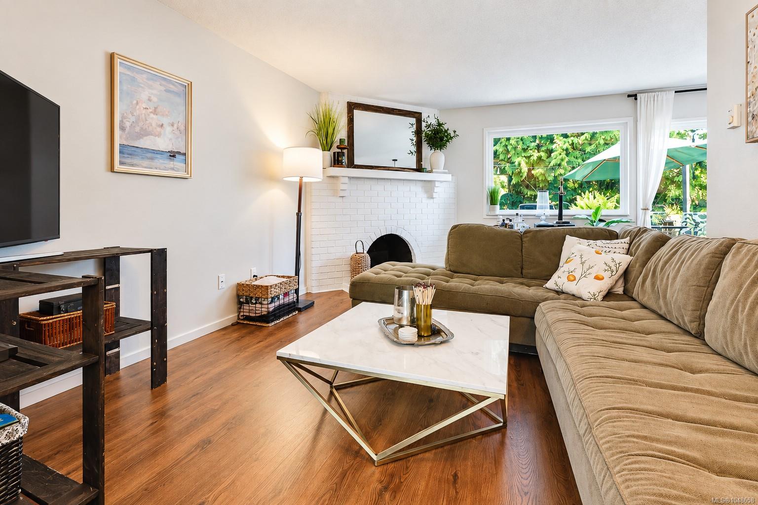 3035 Metchosin Rd — listing photo 5 of 40