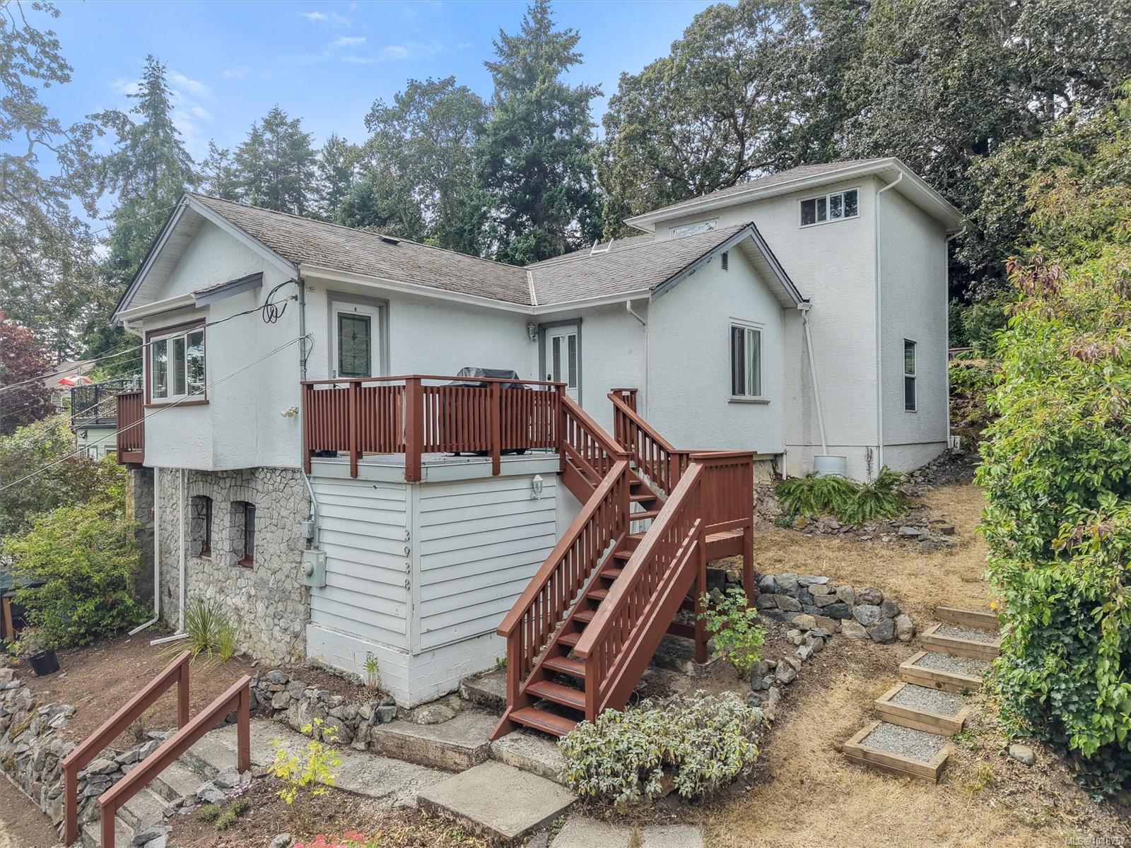 3938 Wilkinson Rd — listing photo 3 of 38