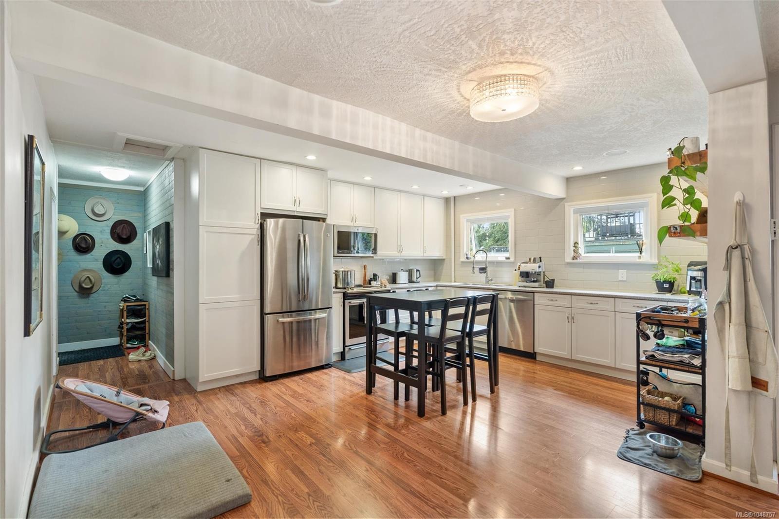 3938 Wilkinson Rd — listing photo 8 of 38