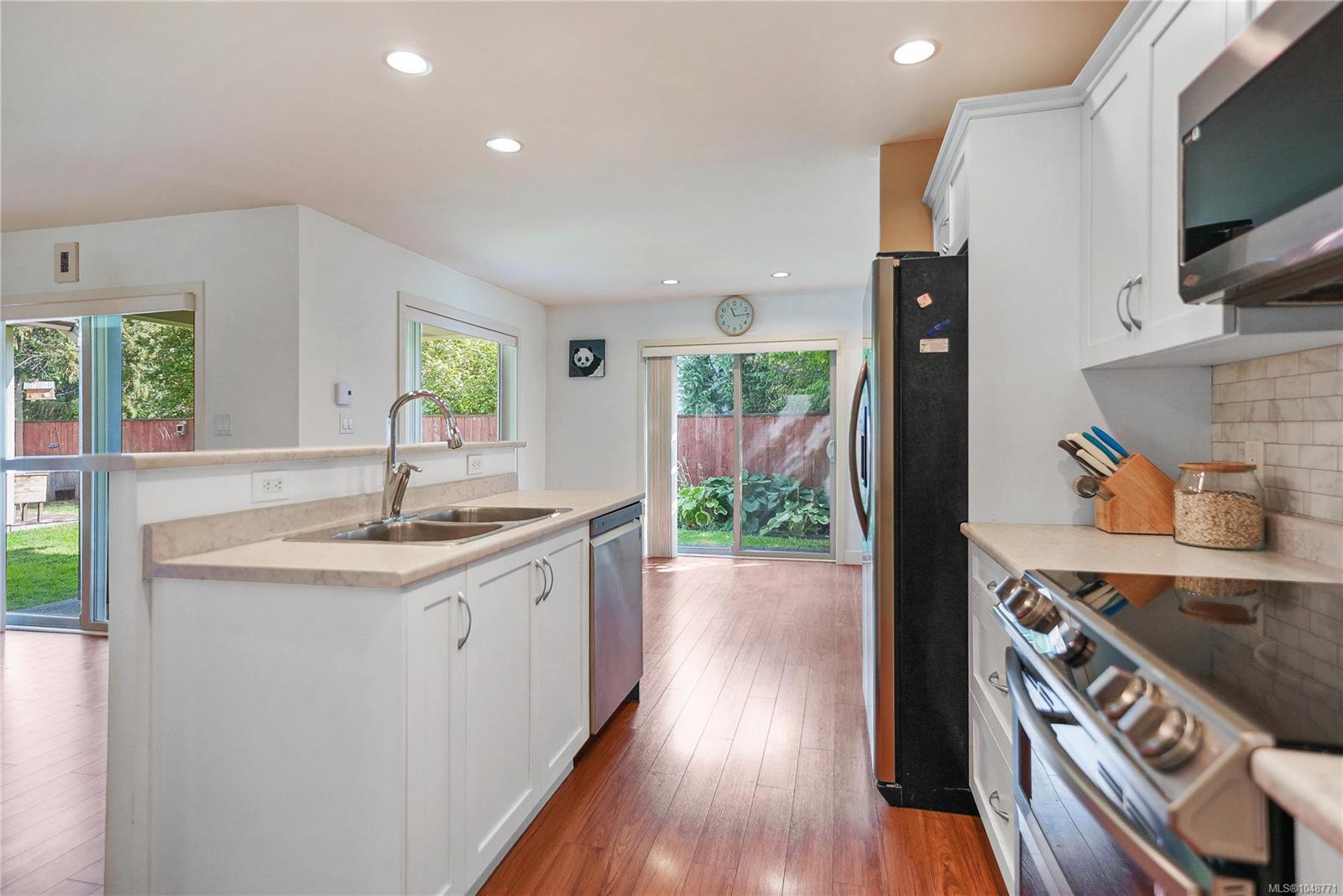 3215 Ernhill Pl — listing photo 11 of 39