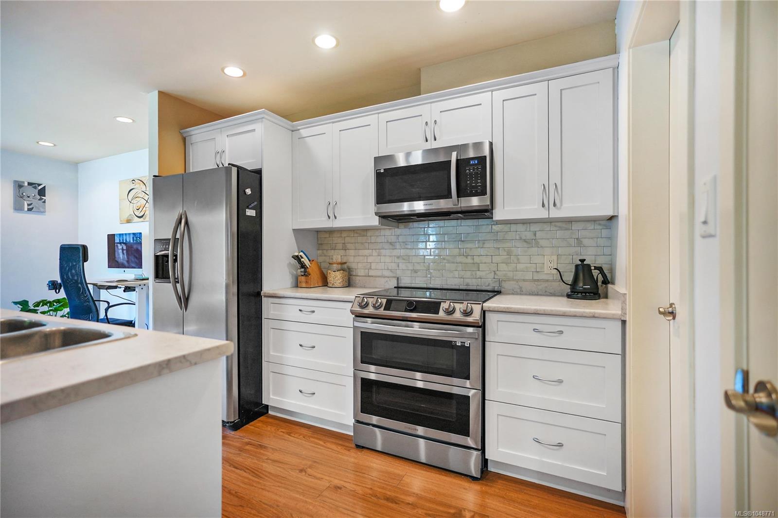 3215 Ernhill Pl — listing photo 10 of 39