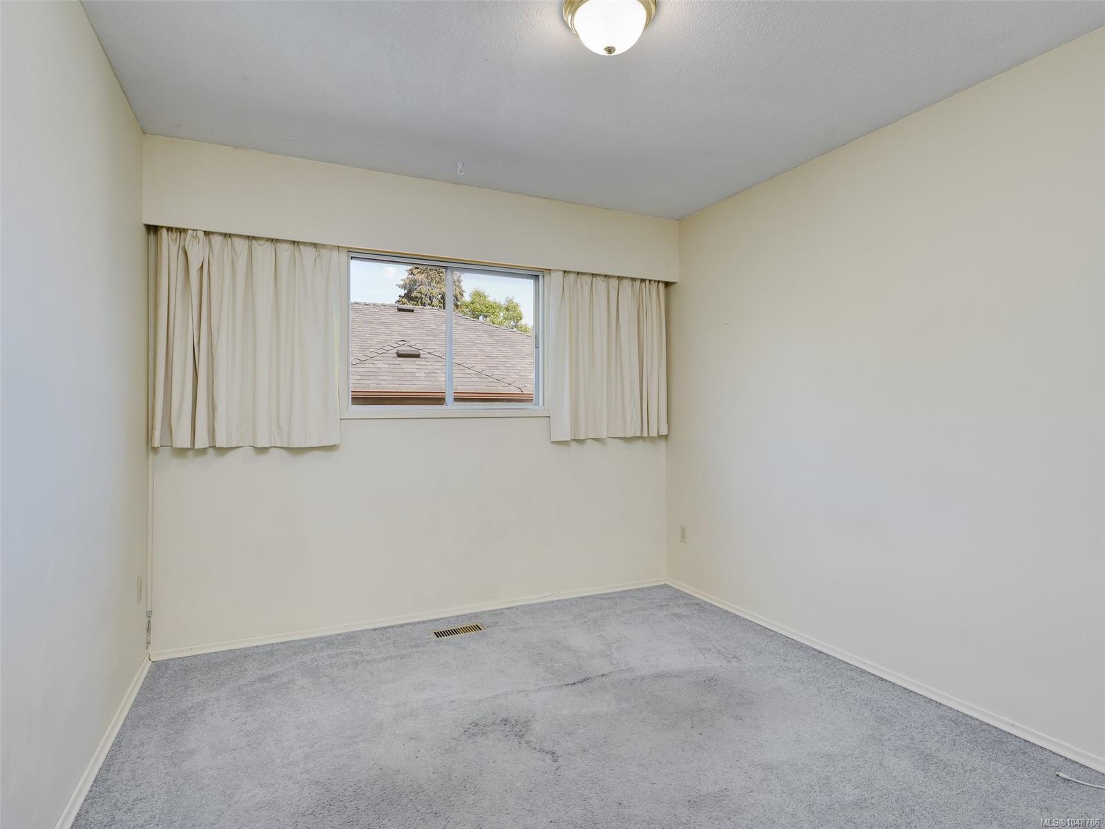 3116 Yew St — listing photo 14 of 27