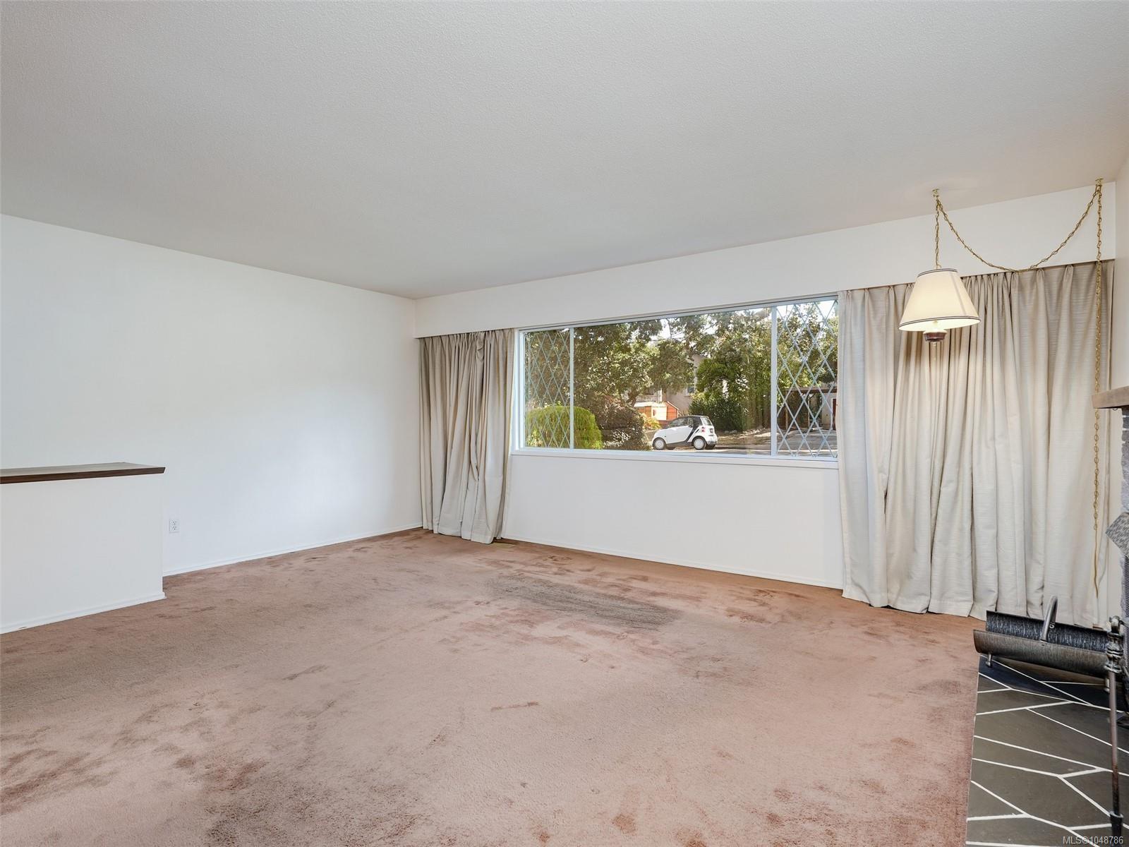 3116 Yew St — listing photo 4 of 27
