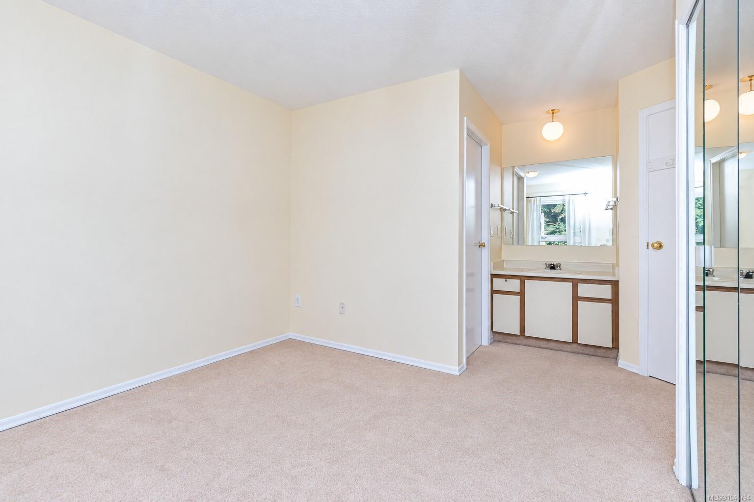 404-4030 Quadra St — listing photo 12 of 24