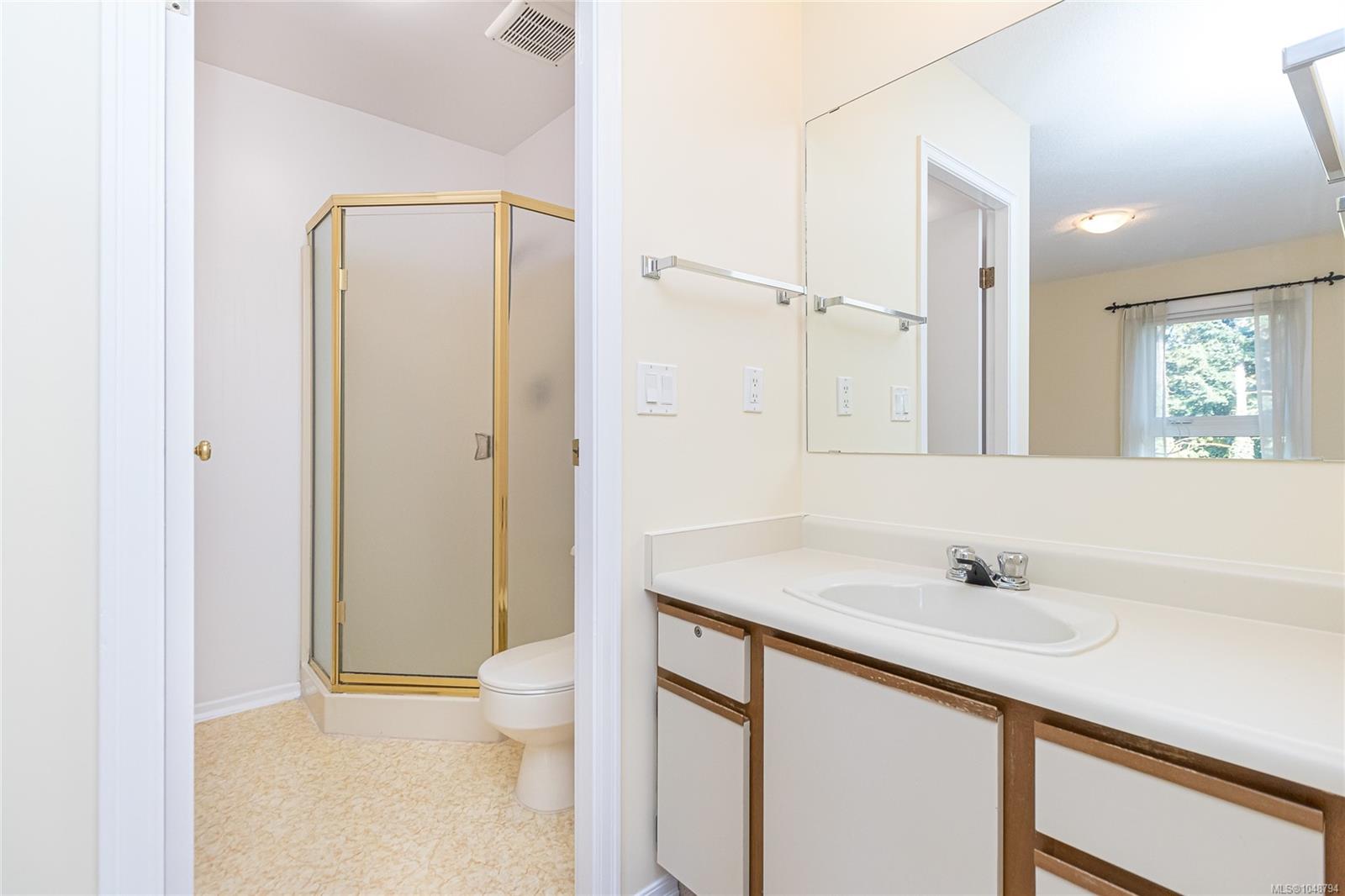 404-4030 Quadra St — listing photo 13 of 24