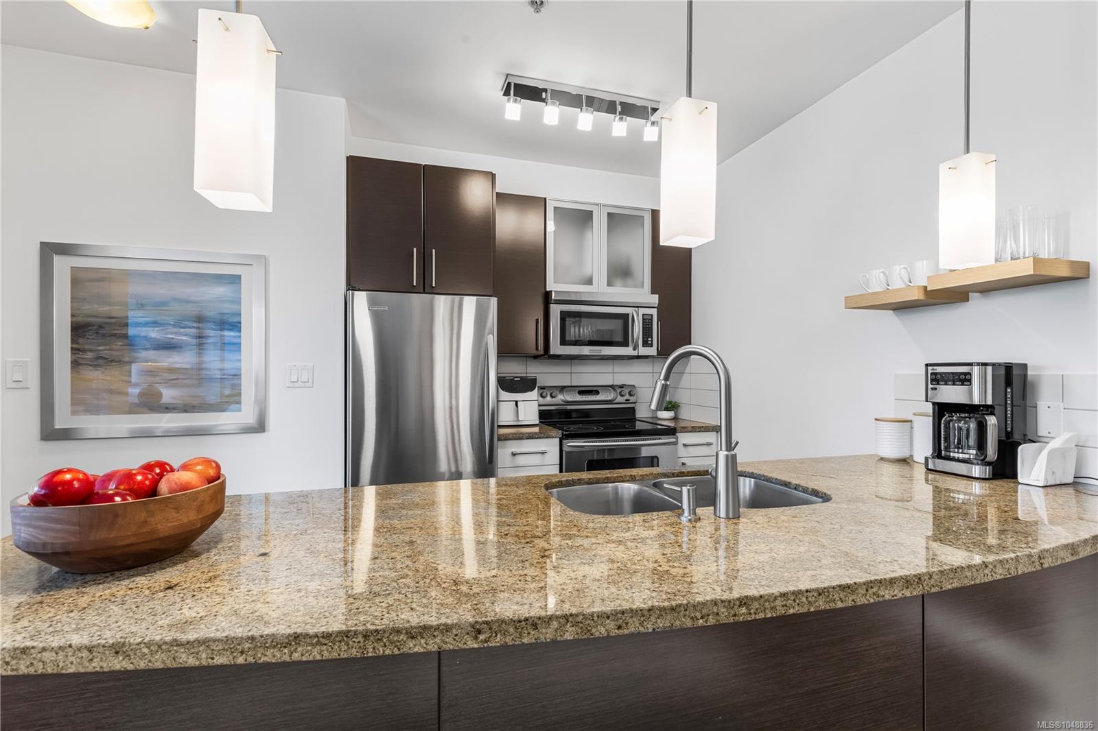 315-2745 Veterans Memorial Pkwy — listing photo 11 of 34