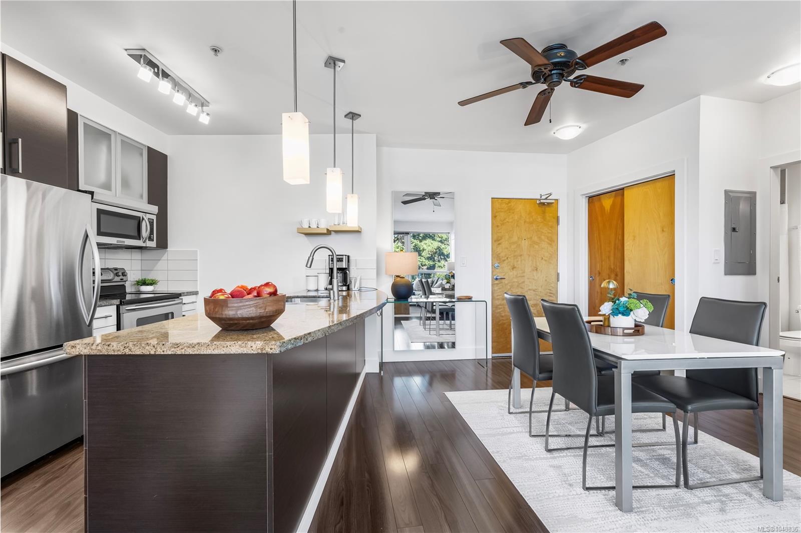 315-2745 Veterans Memorial Pkwy — listing photo 12 of 34