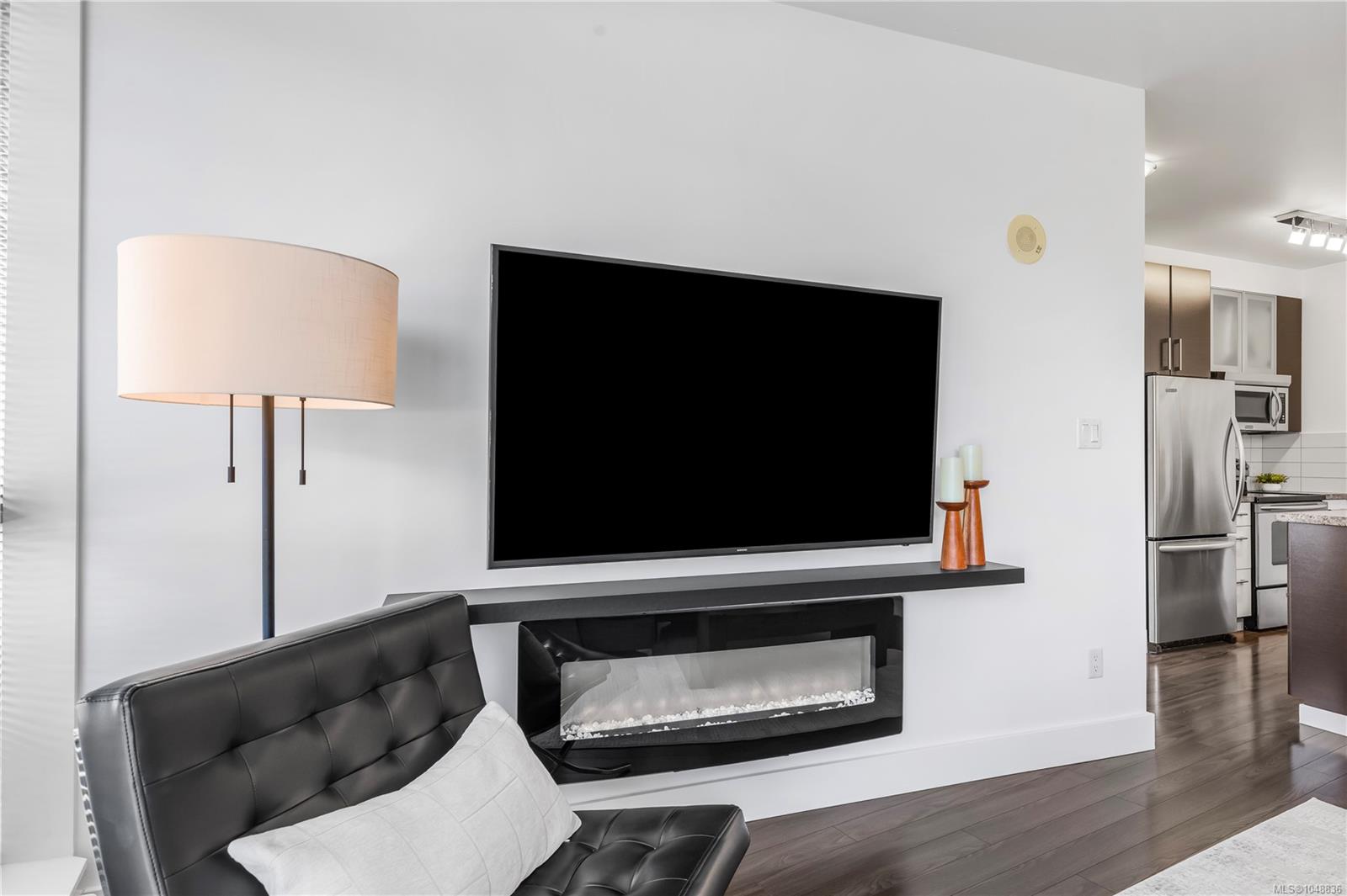 315-2745 Veterans Memorial Pkwy — listing photo 5 of 34