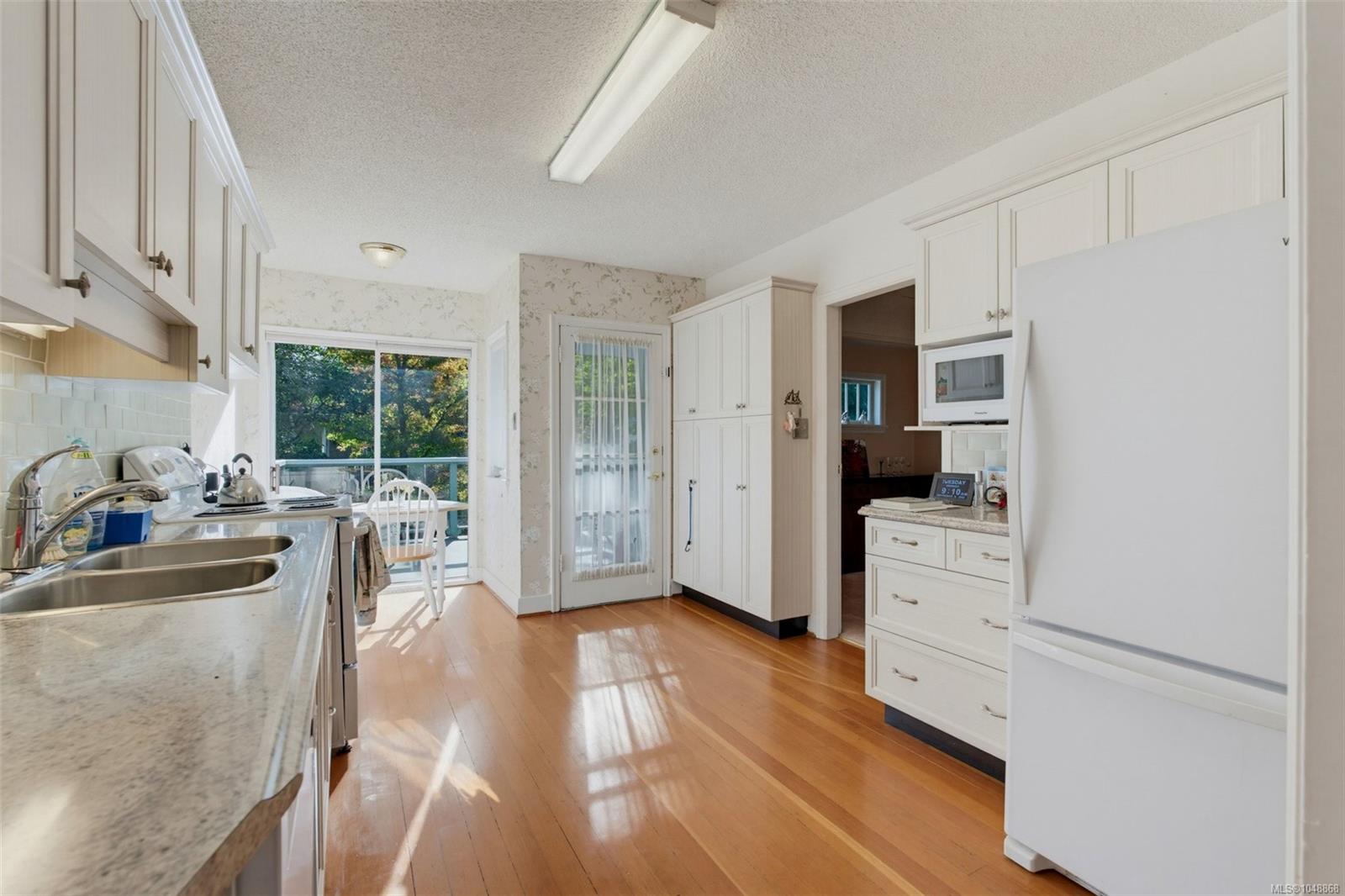 817 St. Patrick St — listing photo 12 of 48