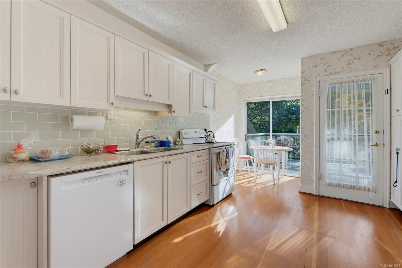 817 St. Patrick St — listing photo 13 of 48