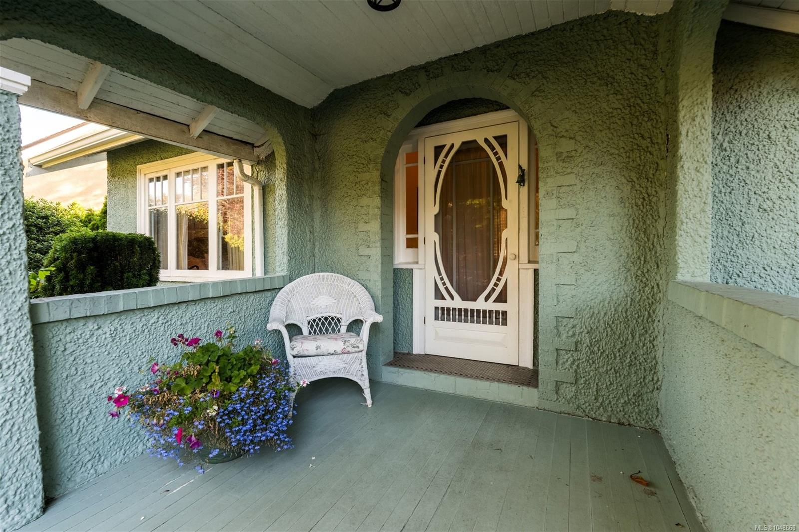 817 St. Patrick St — listing photo 4 of 48
