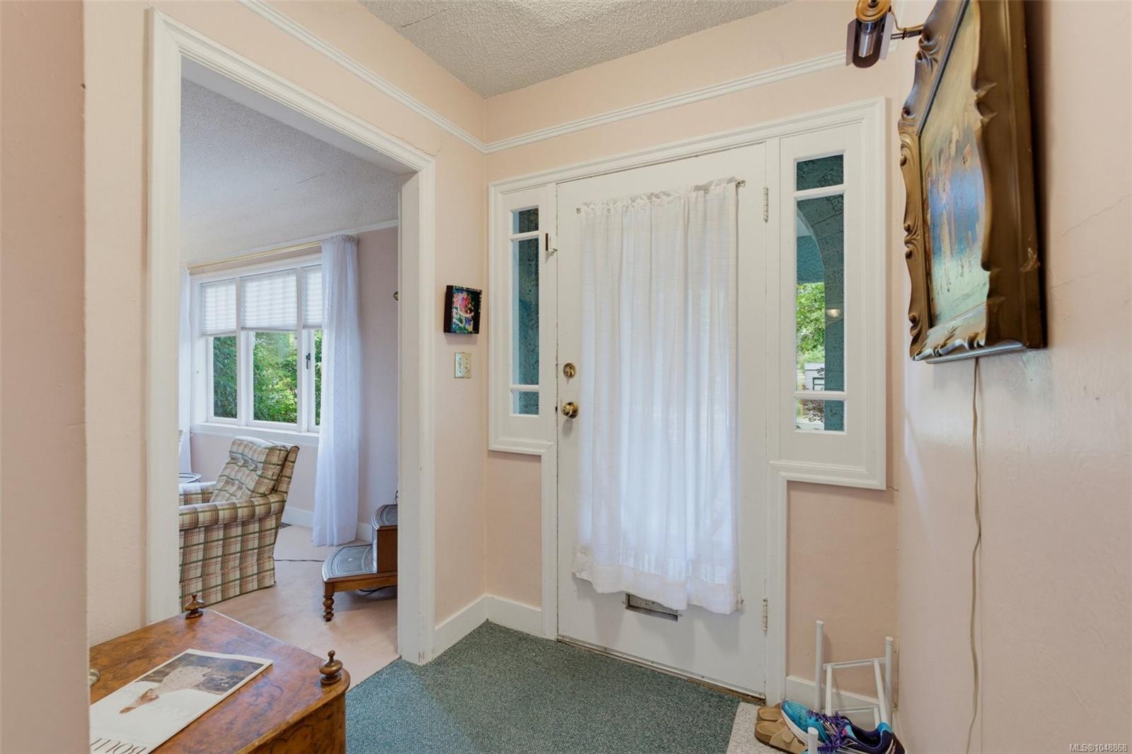817 St. Patrick St — listing photo 5 of 48