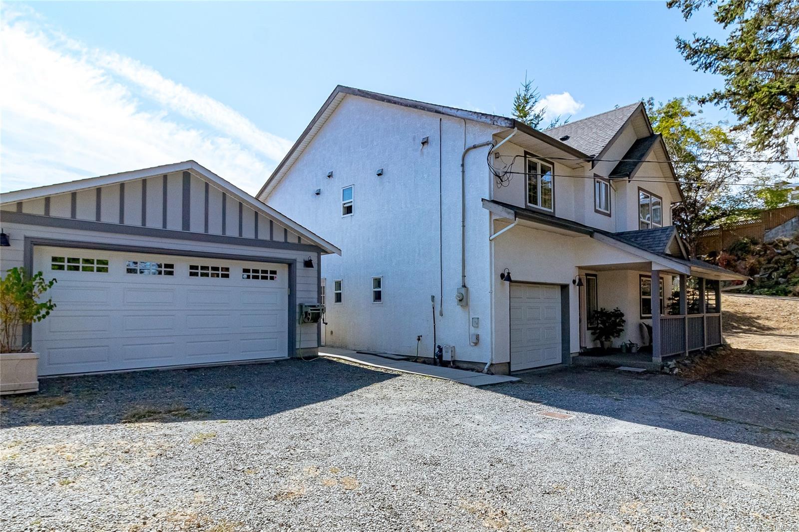 2486 Skedans Rd — listing photo 3 of 46