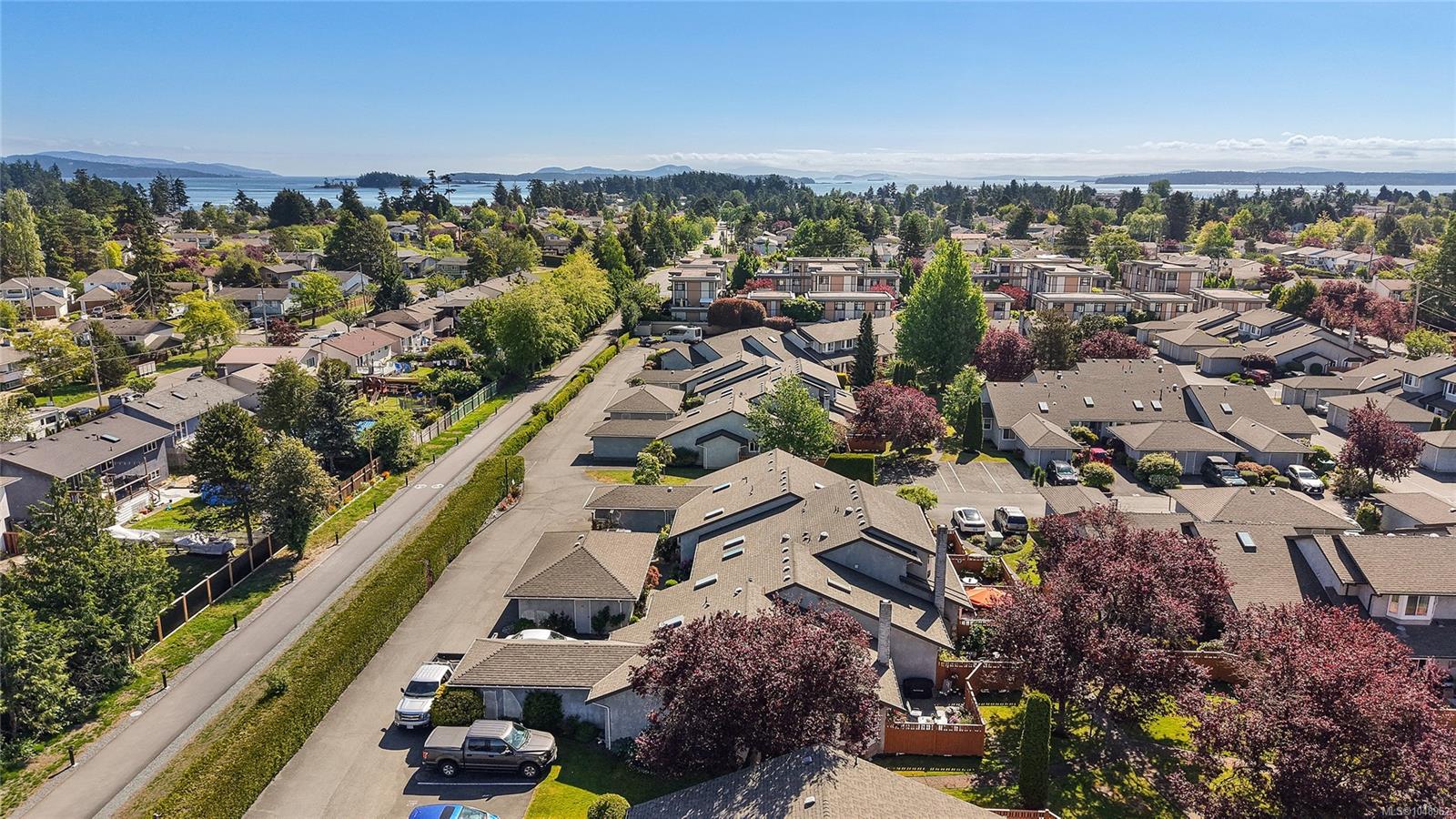 23-2070 AMELIA Ave — listing photo 4 of 48