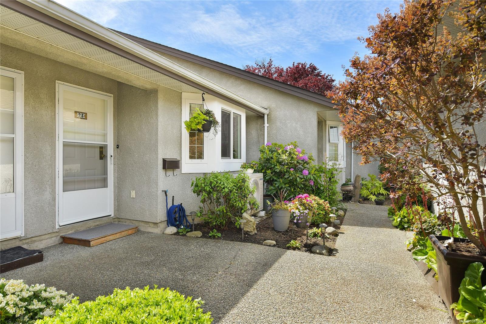 23-2070 AMELIA Ave — listing photo 6 of 48