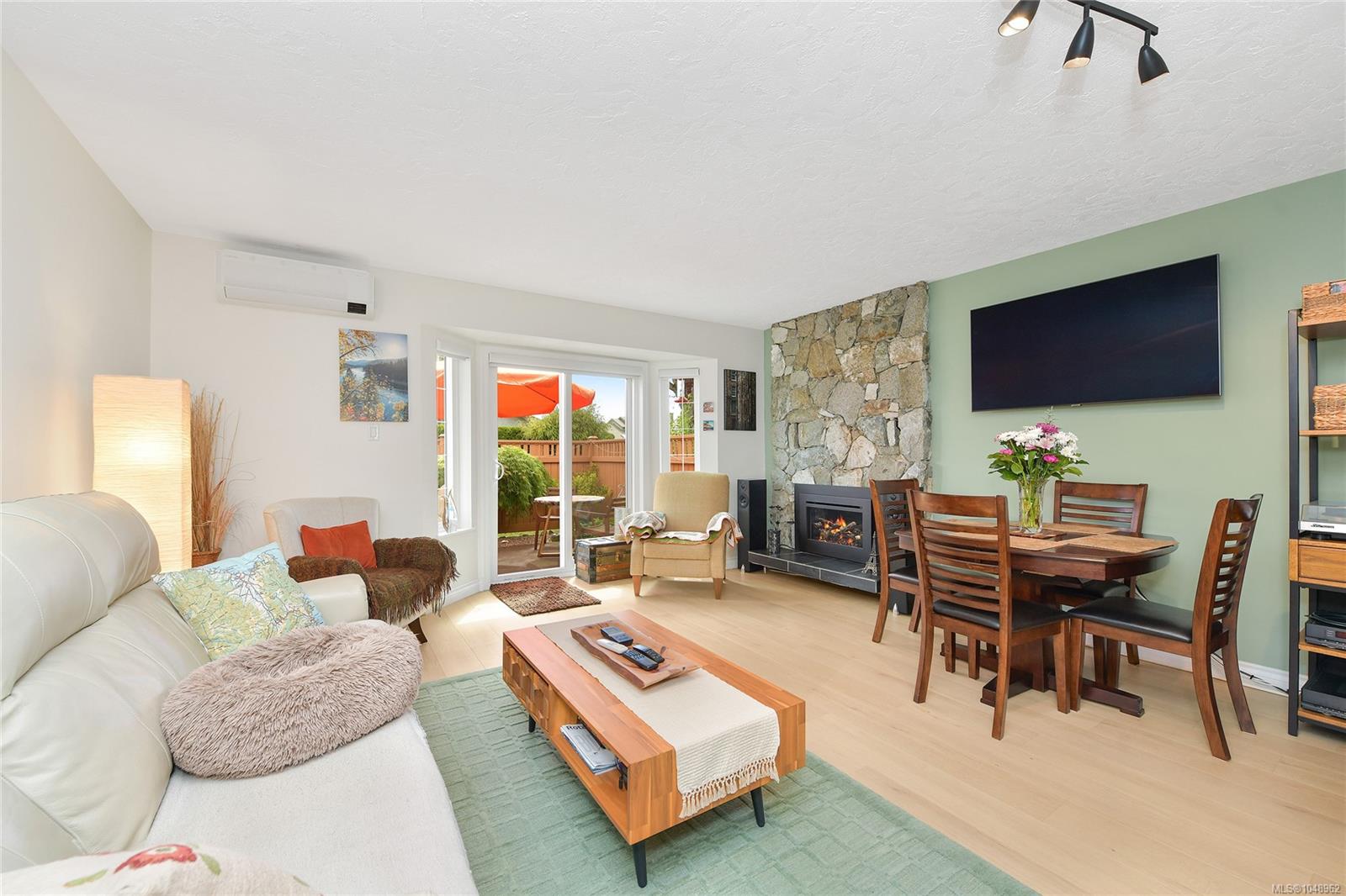23-2070 AMELIA Ave — listing photo 7 of 48