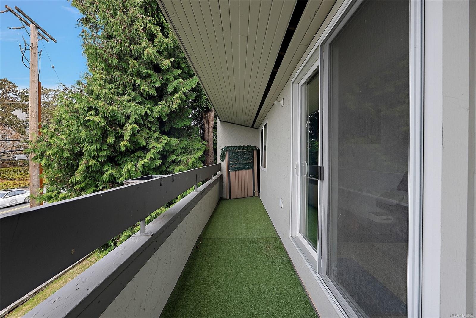 216-3235 Quadra St — listing photo 6 of 28