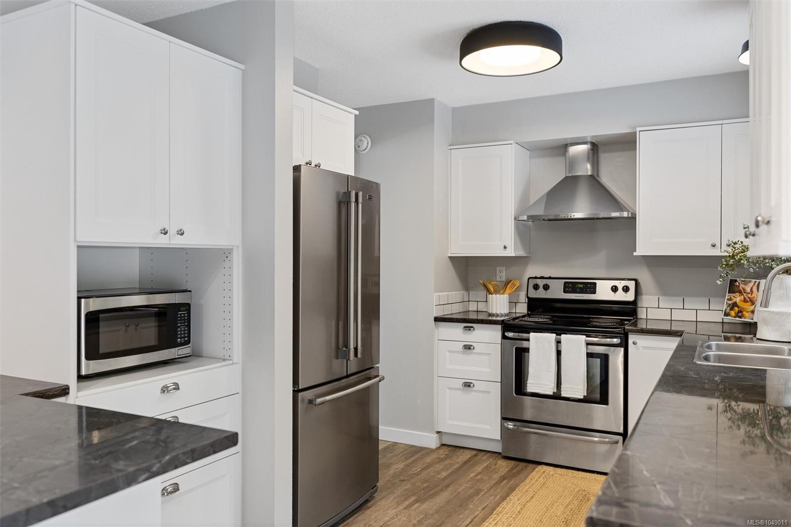3272 Haida Dr — listing photo 12 of 44