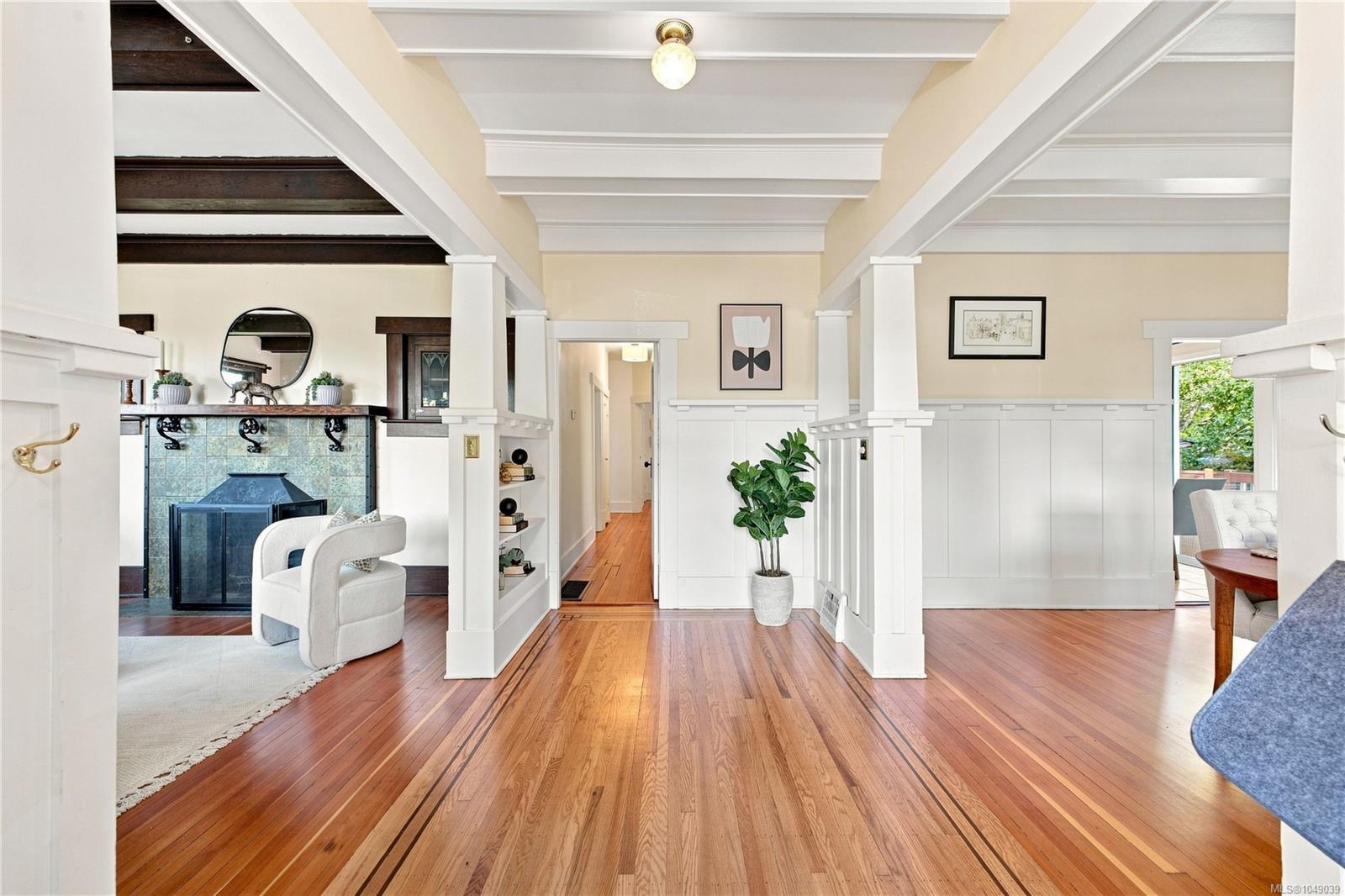 1320 Bond St — listing photo 11 of 63