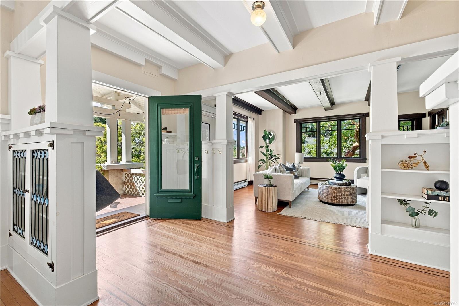 1320 Bond St — listing photo 13 of 63