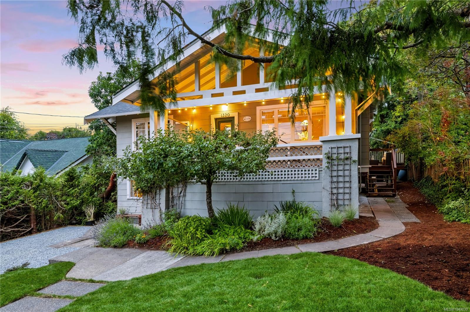 1320 Bond St — listing photo 3 of 63