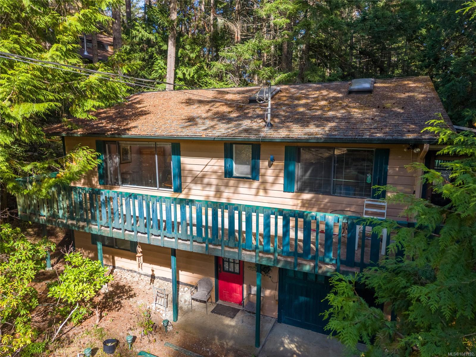 4710 Captains Cres — listing photo 2 of 36