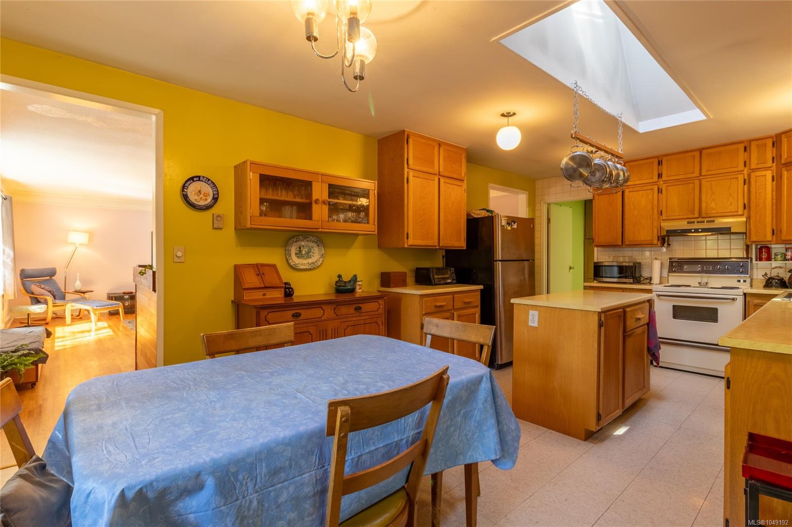 4710 Captains Cres — listing photo 12 of 36