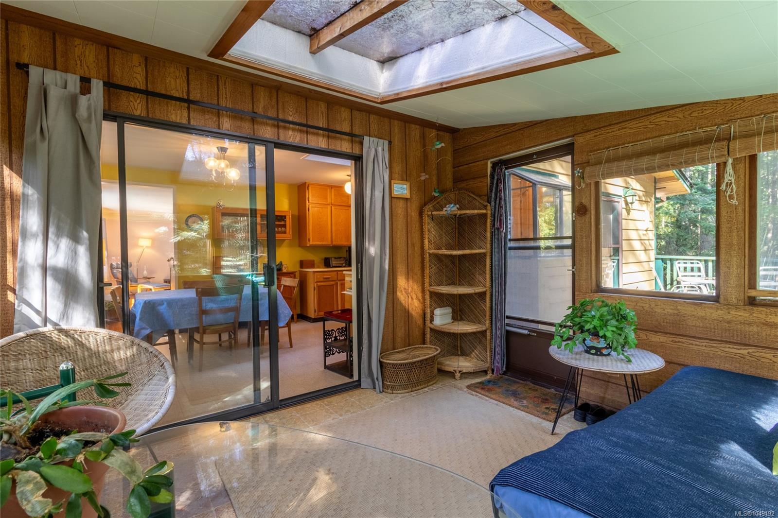 4710 Captains Cres — listing photo 14 of 36