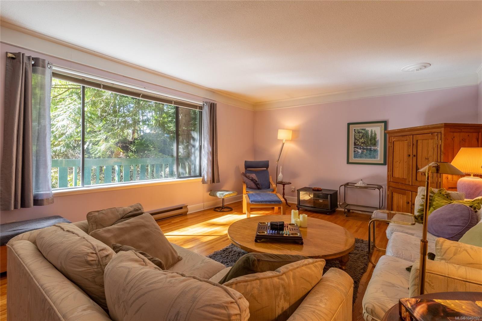 4710 Captains Cres — listing photo 4 of 36