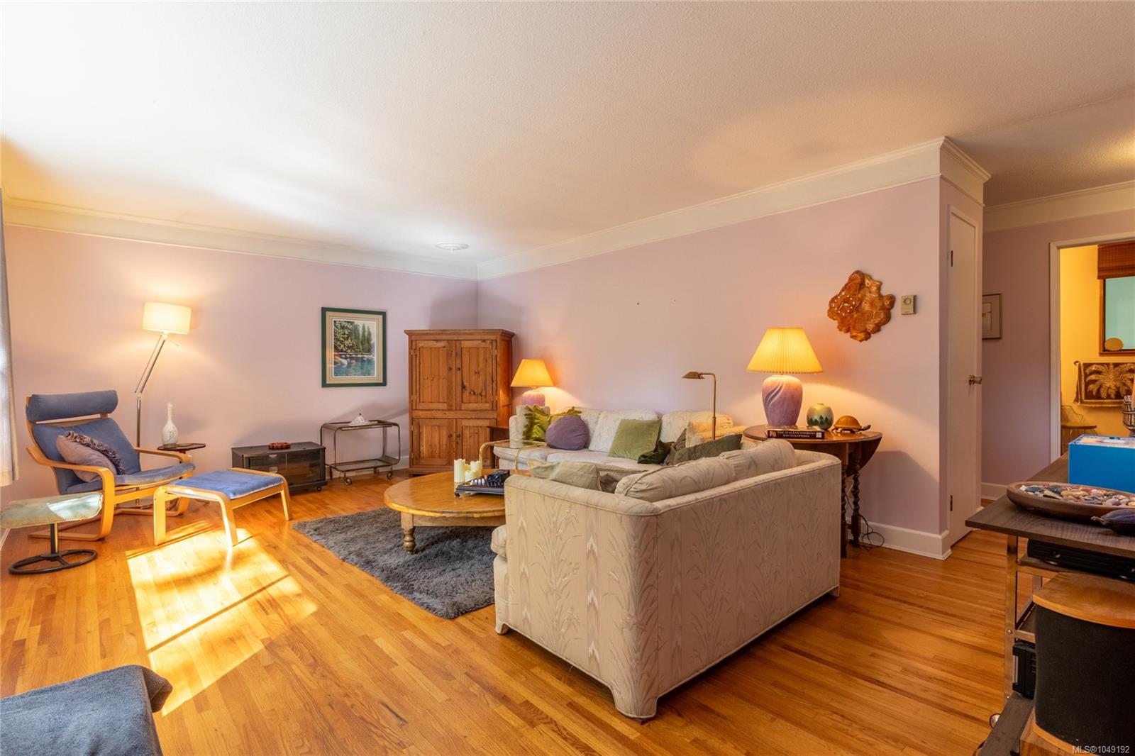 4710 Captains Cres — listing photo 5 of 36