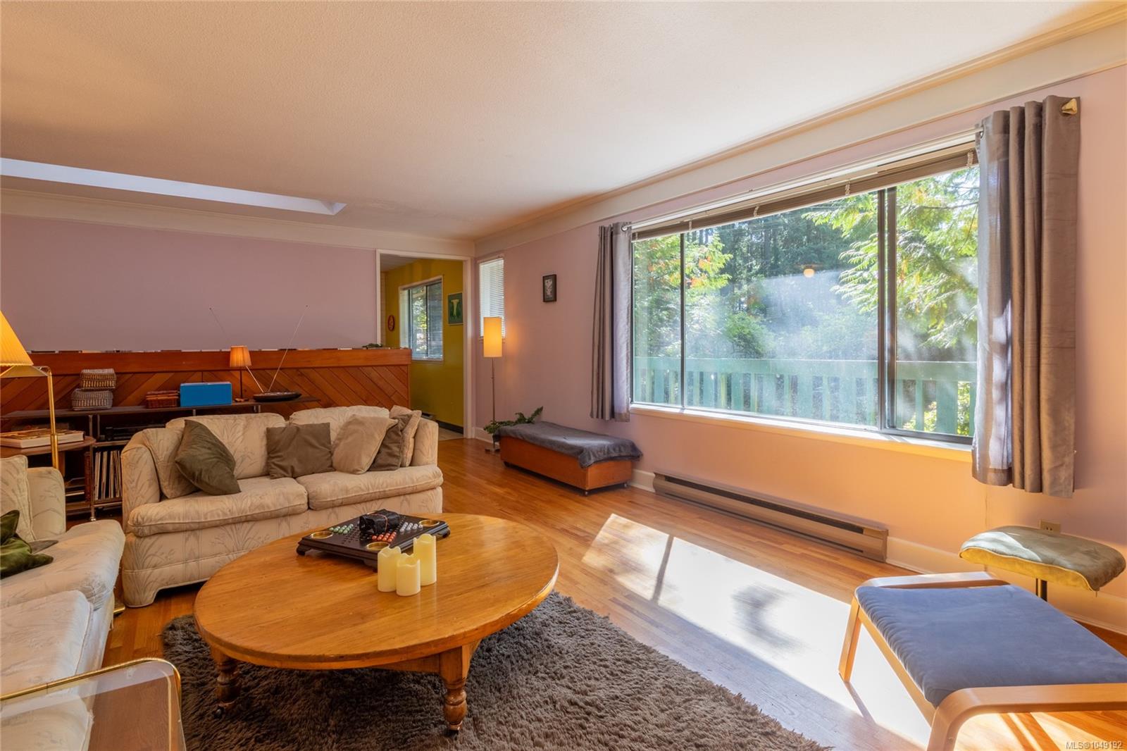 4710 Captains Cres — listing photo 7 of 36