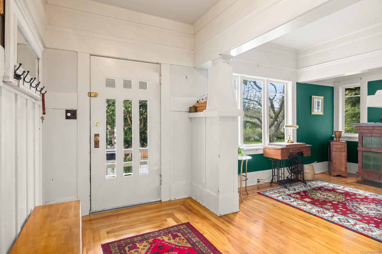 886 Maddison St — listing photo 3 of 49