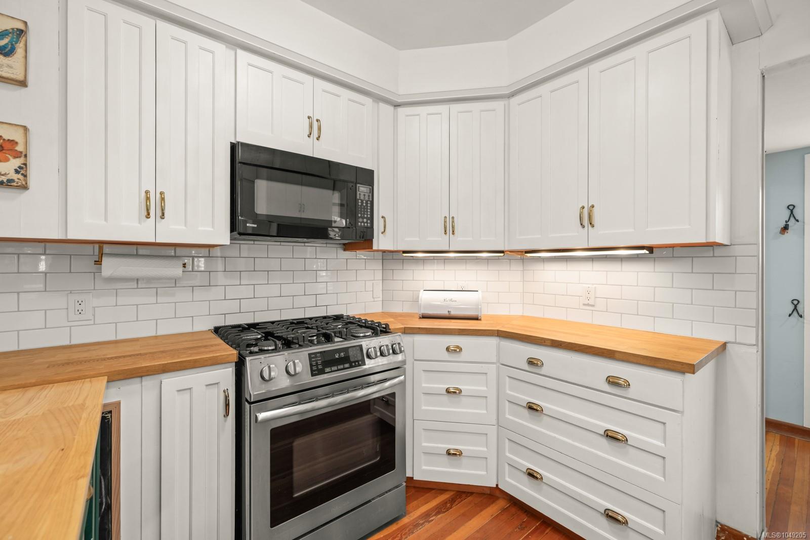 886 Maddison St — listing photo 5 of 49