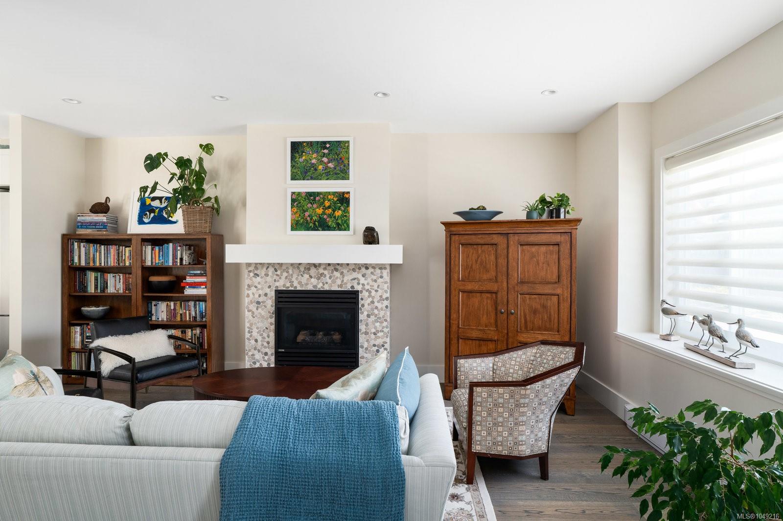 2-2419 Malaview Ave — listing photo 3 of 34