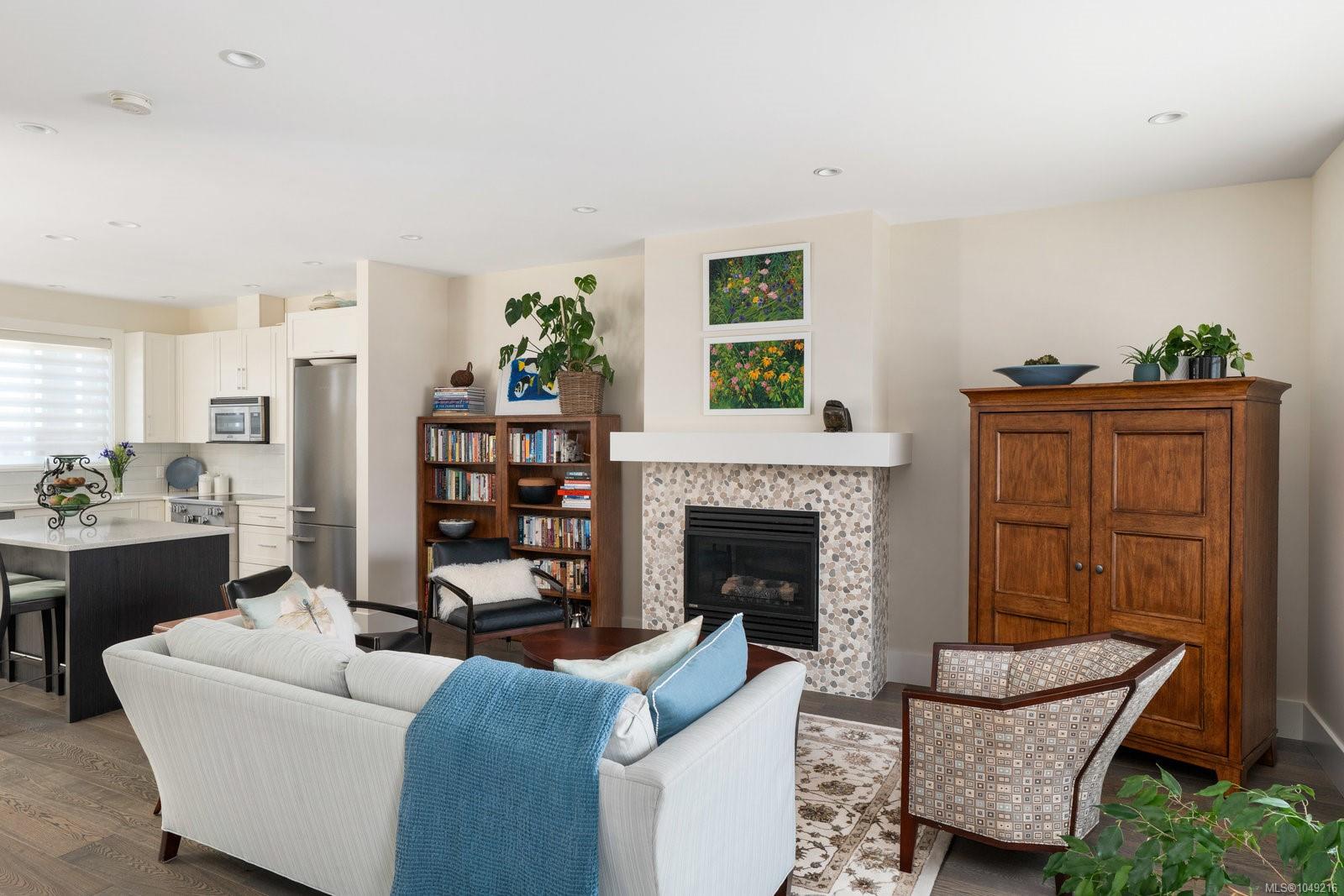 2-2419 Malaview Ave — listing photo 4 of 34