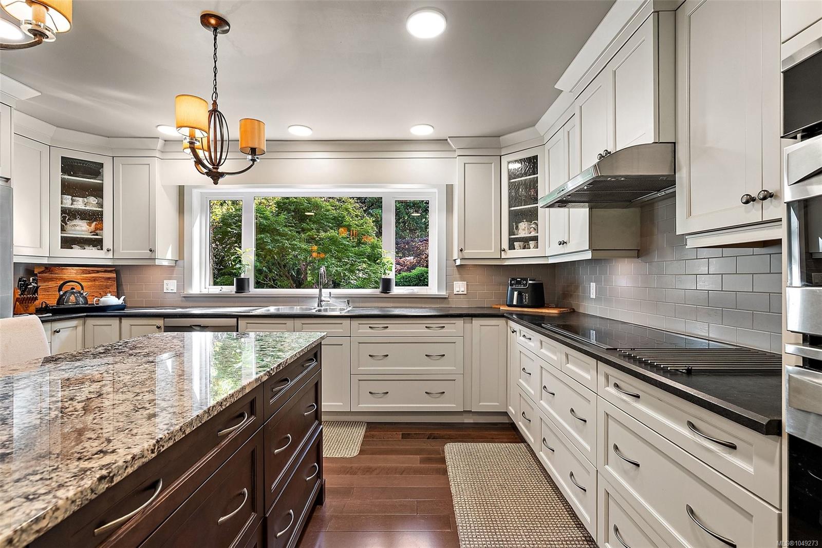 10936 Boas Rd — listing photo 4 of 35