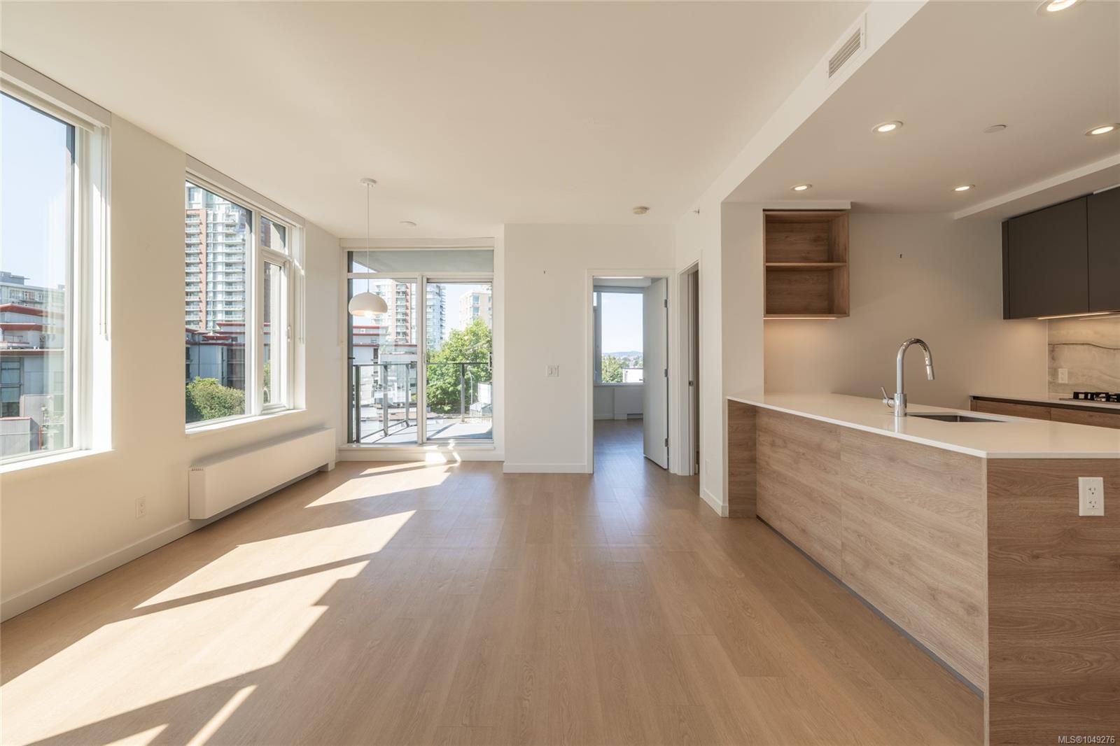 705-369 Tyee Rd — listing photo 14 of 47