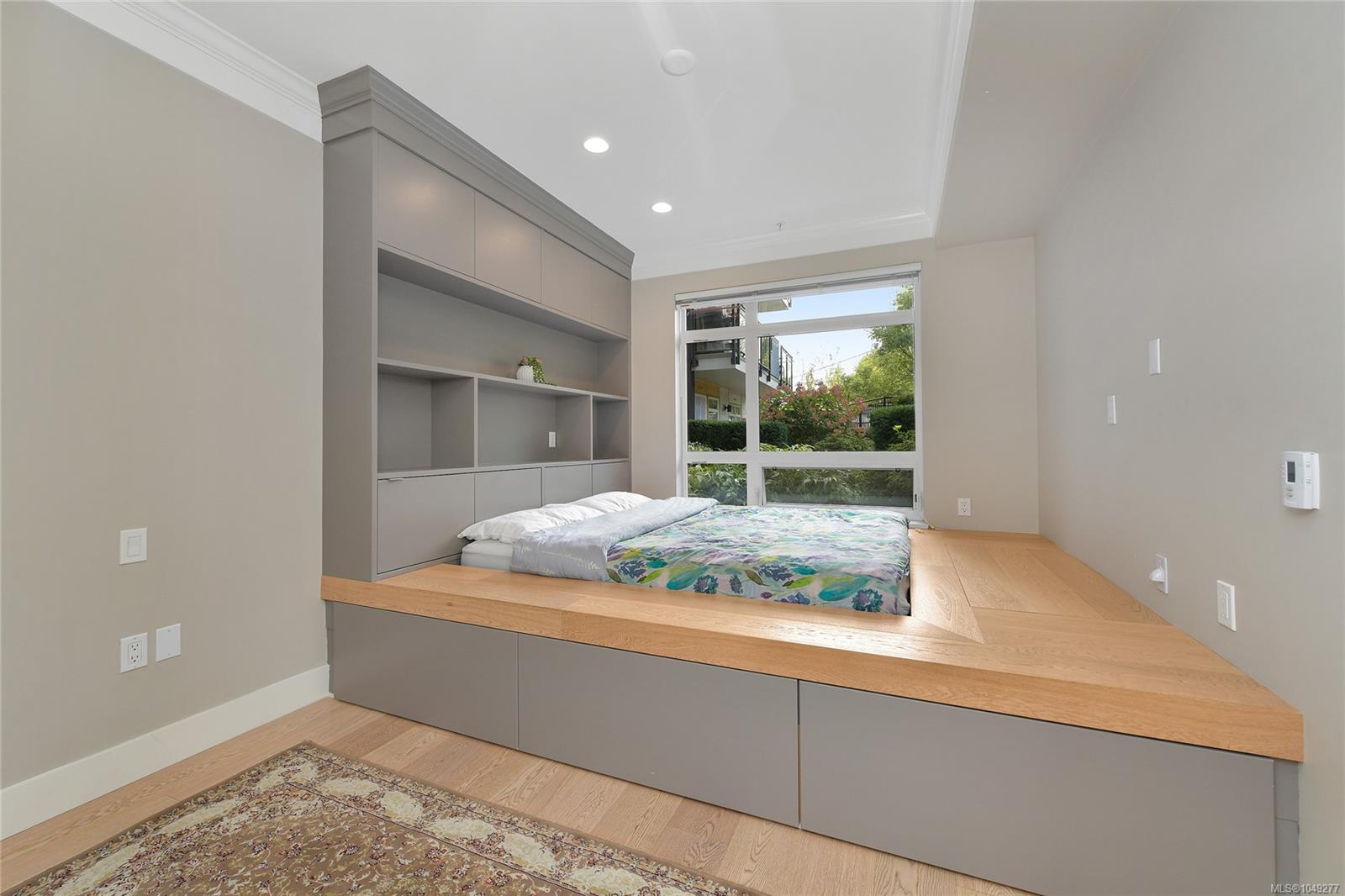 101-935 Cloverdale Ave — listing photo 6 of 51