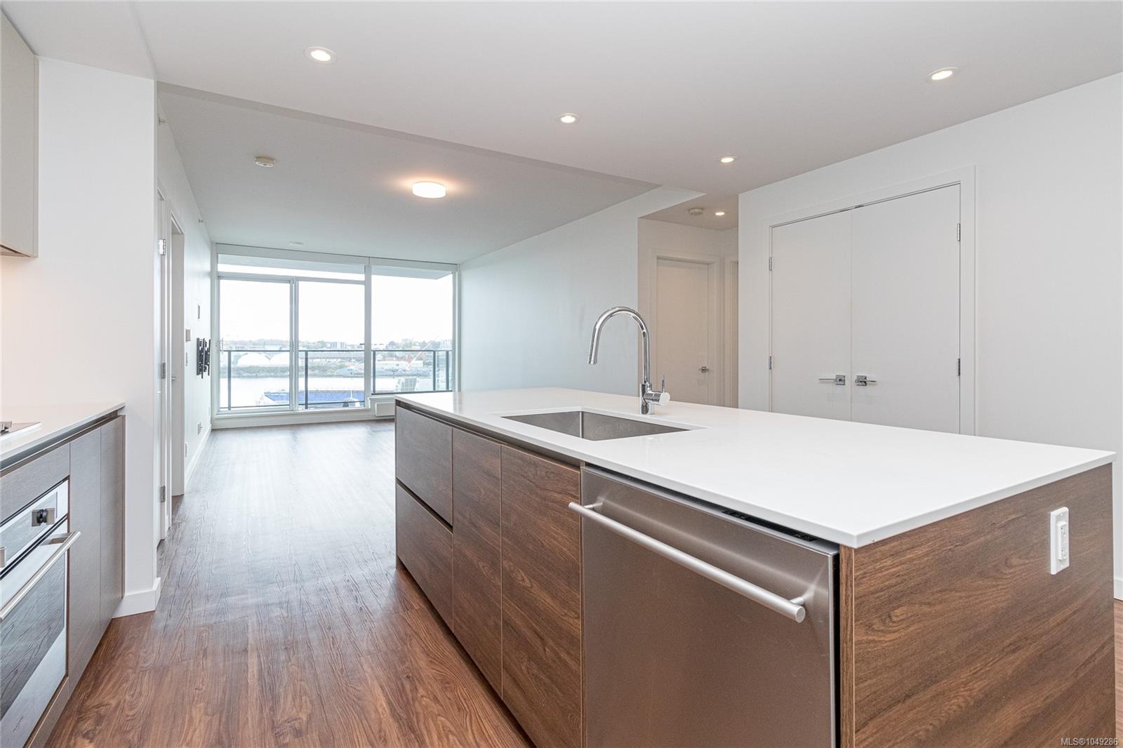 402-369 Tyee Rd — listing photo 12 of 39