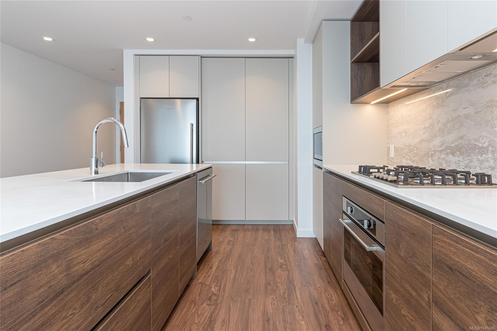 402-369 Tyee Rd — listing photo 13 of 39