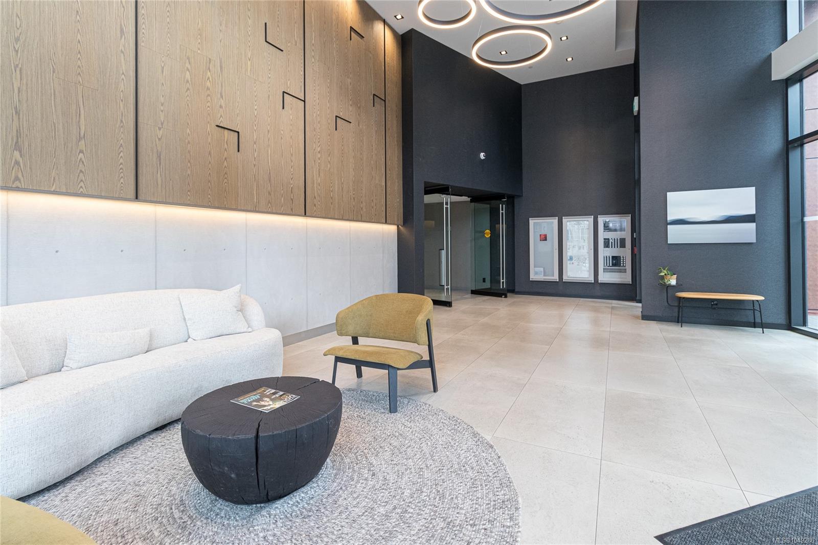 402-369 Tyee Rd — listing photo 4 of 39