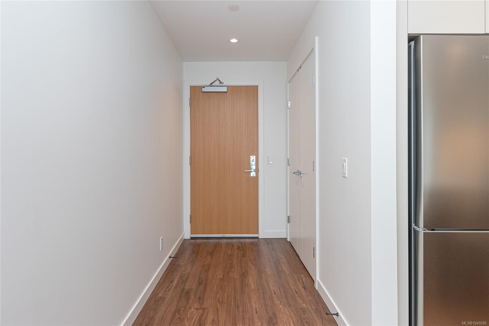 402-369 Tyee Rd — listing photo 6 of 39
