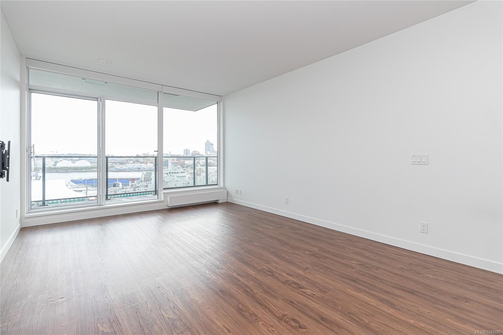 402-369 Tyee Rd — listing photo 8 of 39