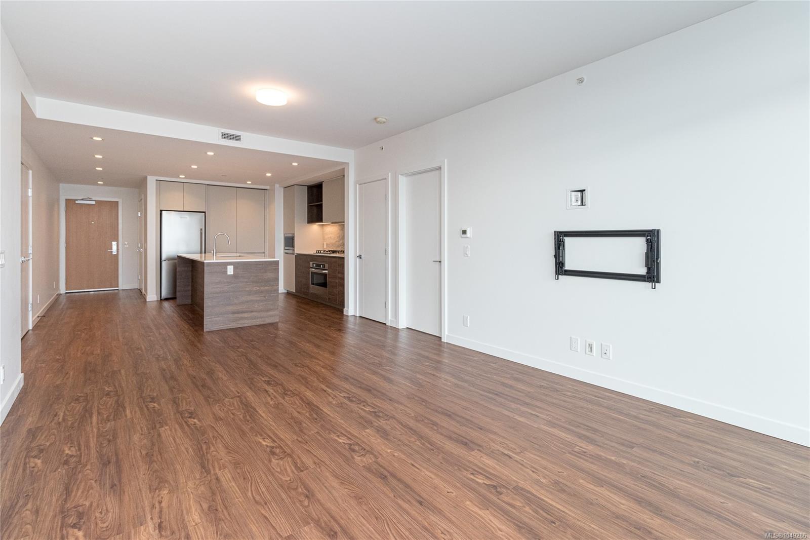 402-369 Tyee Rd — listing photo 9 of 39