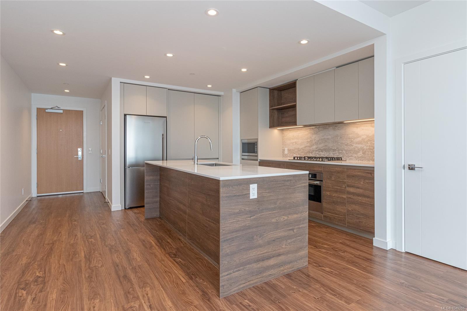 402-369 Tyee Rd — listing photo 10 of 39