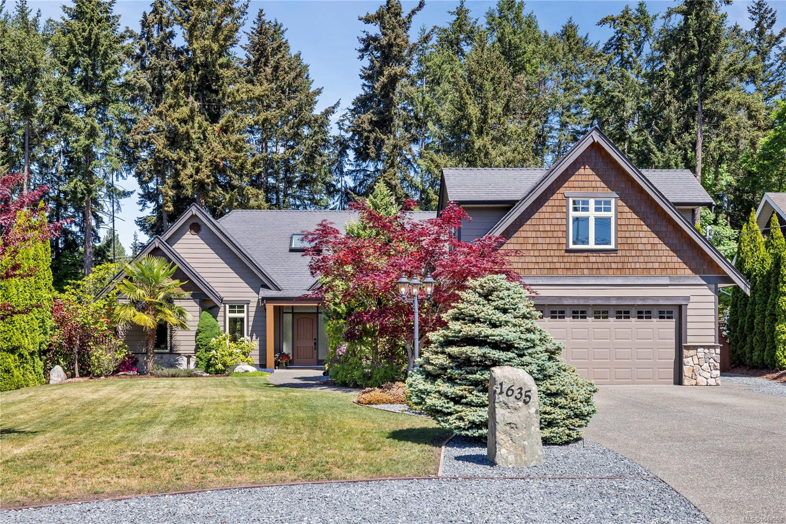 1635 Stone Lake Dr, Nanoose Bay